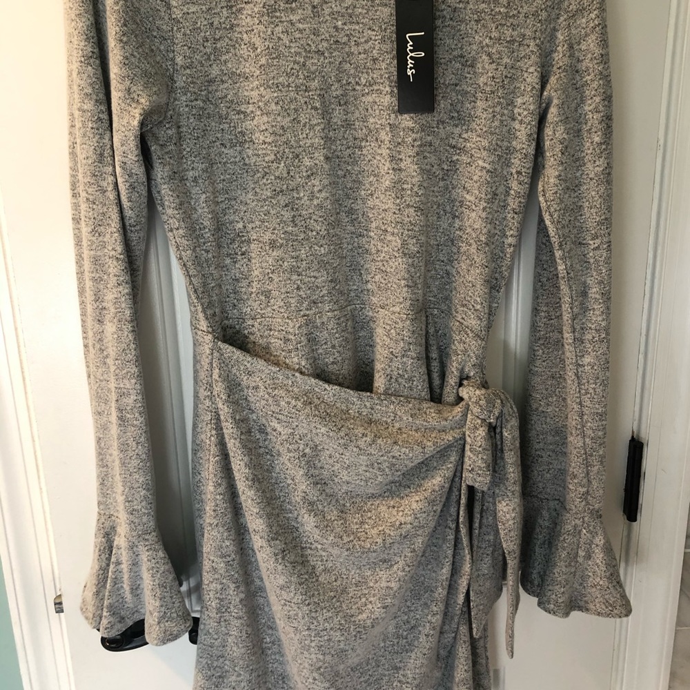 Lulu’s light grey dress